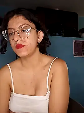 Snapshot of LoveElectra chatting on January 20, 2:36 pm LoveElectra online show from January 20, 2:36 pm