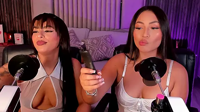 Snapshot of Lillyortiz chatting on November 26, 8:32 pm Lillyortiz online show from November 26, 8:32 pm