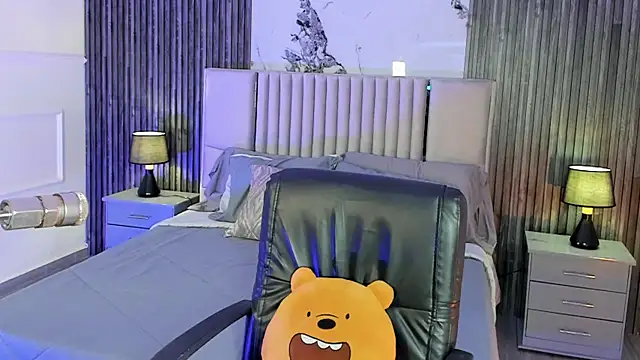 Lillyortiz online show from April 21, 8:01 pm