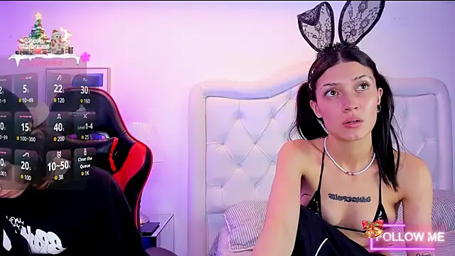 Snapshot of sett_and_gwen chatting on December 14, 11:01 pm sett and gwen online show from December 14, 11:01 pm