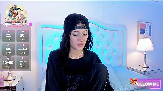 Snapshot of sett_and_gwen chatting on December 21, 3:14 am sett and gwen online show from December 21, 3:14 am