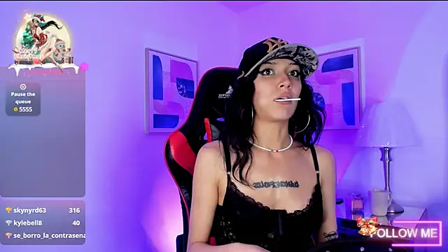 Snapshot of sett_and_gwen chatting on December 21, 9:33 am sett and gwen online show from December 21, 9:33 am