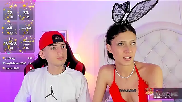 Snapshot of sett_and_gwen chatting on December 28, 6:17 am sett and gwen online show from December 28, 6:17 am