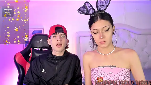 Snapshot of sett_and_gwen chatting on January 3, 5:39 am sett and gwen online show from January 3, 5:39 am