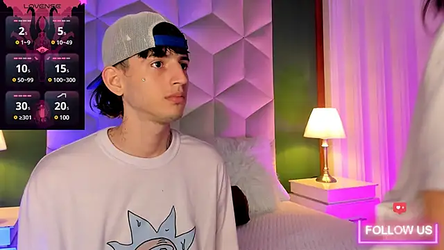 Snapshot of sett_and_gwen chatting on January 8, 4:34 am sett and gwen online show from January 8, 4:34 am