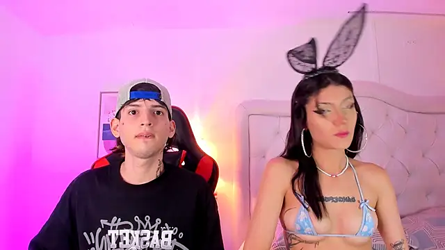 Snapshot of sett_and_gwen chatting on January 19, 2:15 am sett and gwen online show from January 19, 2:15 am