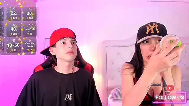 Snapshot of sett_and_gwen chatting on January 23, 5:13 am sett and gwen online show from January 23, 5:13 am