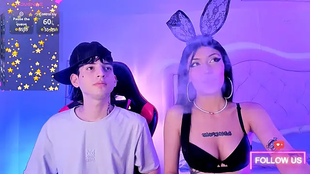 Snapshot of sett_and_gwen chatting on February 9, 8:11 am sett and gwen online show from February 9, 8:11 am