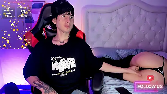 Snapshot of sett_and_gwen chatting on February 13, 9:30 am sett and gwen online show from February 13, 9:30 am