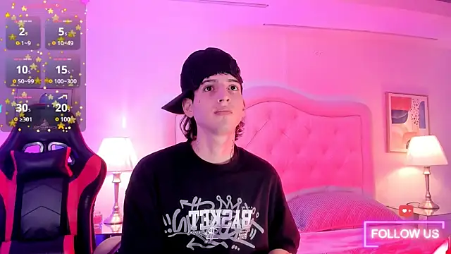 Snapshot of sett_and_gwen chatting on February 15, 6:55 am sett and gwen online show from February 15, 6:55 am