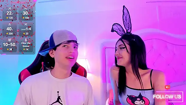 Snapshot of sett_and_gwen chatting on February 24, 5:22 am sett and gwen online show from February 24, 5:22 am