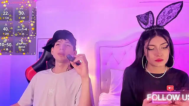 Snapshot of sett_and_gwen chatting on March 2, 4:28 am sett and gwen online show from March 2, 4:28 am