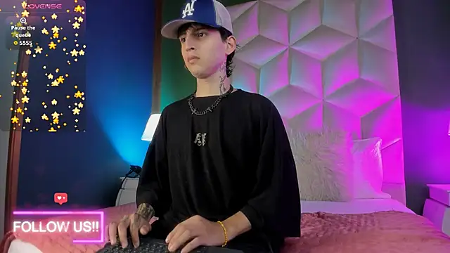 Snapshot of sett_and_gwen chatting on September 20, 4:02 am sett and gwen online show from September 20, 4:02 am