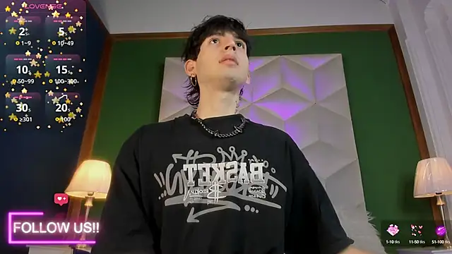 Snapshot of sett_and_gwen chatting on October 4, 3:48 am sett and gwen online show from October 4, 3:48 am