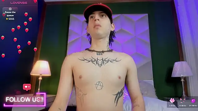 Snapshot of sett_and_gwen chatting on October 23, 4:12 am sett and gwen online show from October 23, 4:12 am