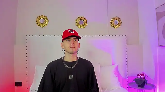 Snapshot of sett_and_gwen chatting on November 14, 9:24 pm sett and gwen online show from November 14, 9:24 pm