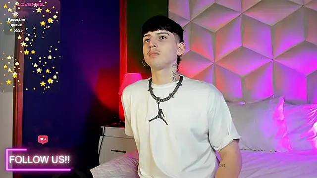 Snapshot of sett_and_gwen chatting on November 19, 3:50 am sett and gwen online show from November 19, 3:50 am