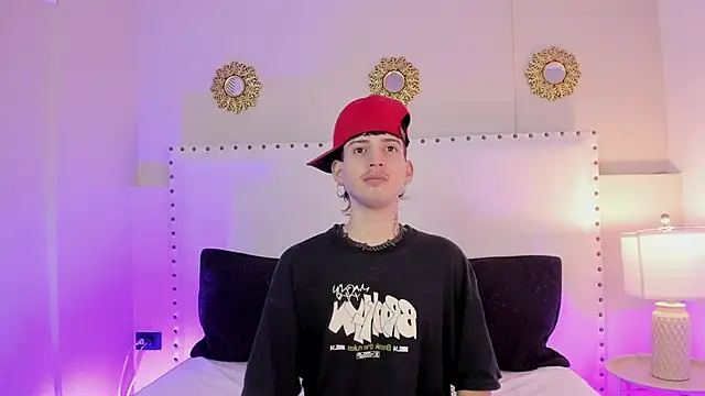 Snapshot of sett_and_gwen chatting on November 23, 4:12 am sett and gwen online show from November 23, 4:12 am