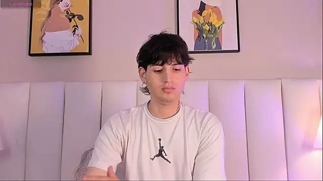 sett and gwen online show from April 15, 5:25 am