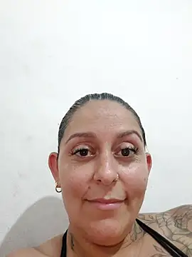 Snapshot of baixinhaloira chatting on February 25, 1:41 am baixinhaloira online show from February 25, 1:41 am