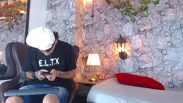 Snapshot of Samuel_Hilton chatting on December 13, 10:19 am Samuel Hilton online show from December 13, 10:19 am