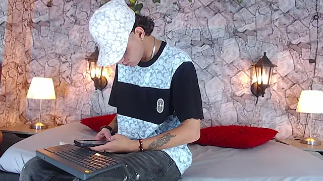 Snapshot of Samuel_Hilton chatting on December 15, 10:39 am Samuel Hilton online show from December 15, 10:39 am