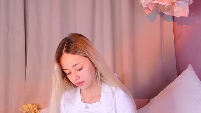 STELLA RICH online show from September 15, 9:15 pm