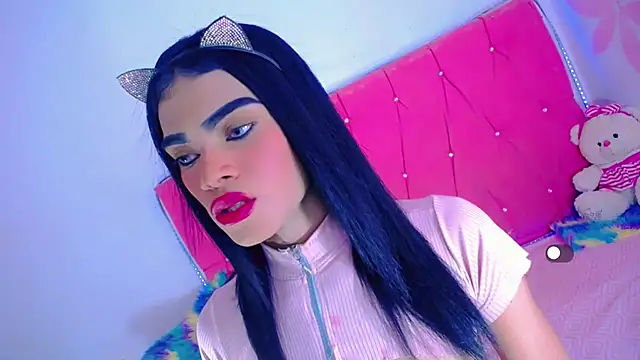 Theylor Rouse online show from October 26, 8:37 pm