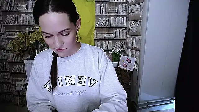 Lina Star S online show from November 24, 10:15 am