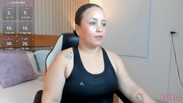 Snapshot of linda_rios_ chatting on June 4, 8:37 pm linda rios online show from June 4, 8:37 pm