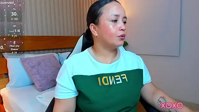 Snapshot of linda_rios_ chatting on June 16, 8:33 pm linda rios online show from June 16, 8:33 pm
