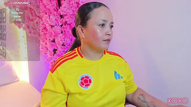 linda rios  online show from June 23, 6:06 pm