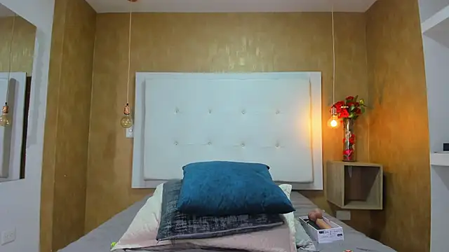 Milaspetite online show from March 18, 8:12 pm