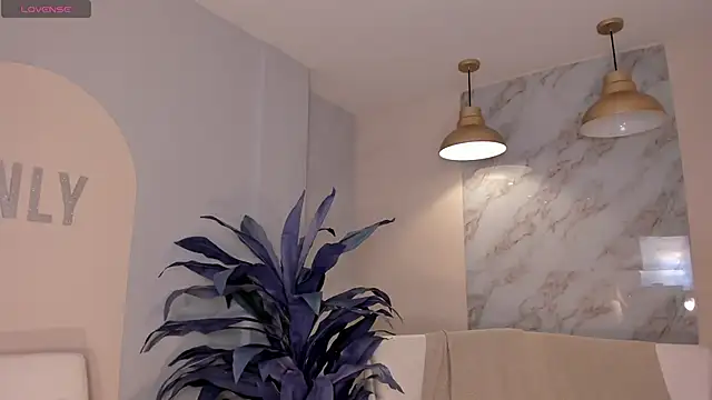 MiaFarrell  online show from March 4, 7:01 pm