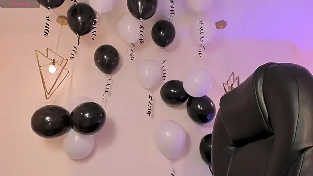 MiaFarrell  online show from November 10, 6:29 pm