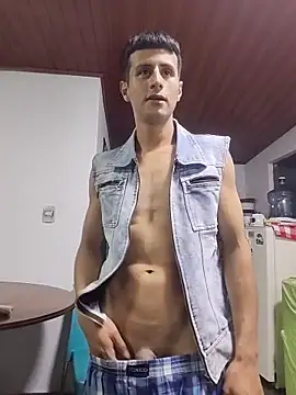 Snapshot of 1418edwar chatting on February 9, 11:42 pm 1418edwar online show from February 9, 11:42 pm