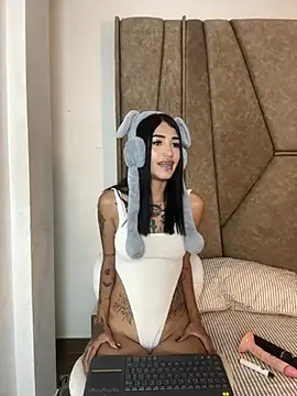 Cassie howard  online show from February 11, 9:35 pm