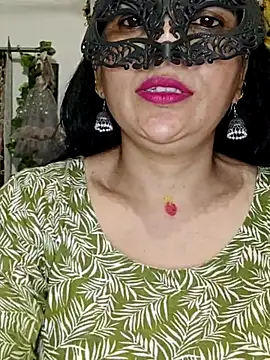 Snapshot of sexy_bhabhi69 chatting on June 17, 9:12 am sexy bhabhi69 online show from June 17, 9:12 am