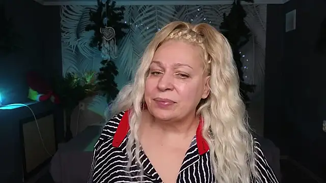 Snapshot of Penelope_Pinky chatting on January 5, 5:41 pm Penelope Pinky online show from January 5, 5:41 pm