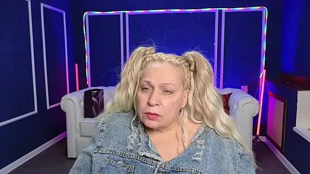 Snapshot of Penelope_Pinky chatting on January 7, 11:35 pm Penelope Pinky online show from January 7, 11:35 pm