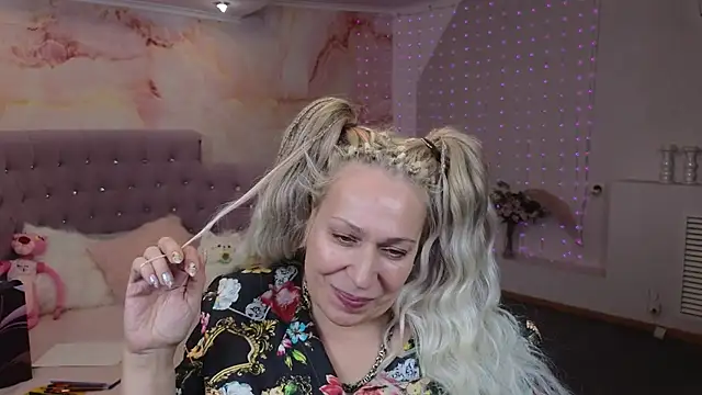 Snapshot of Penelope_Pinky chatting on January 15, 5:15 pm Penelope Pinky online show from January 15, 5:15 pm