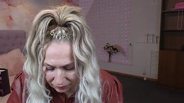 Snapshot of Penelope_Pinky chatting on January 17, 8:44 pm Penelope Pinky online show from January 17, 8:44 pm