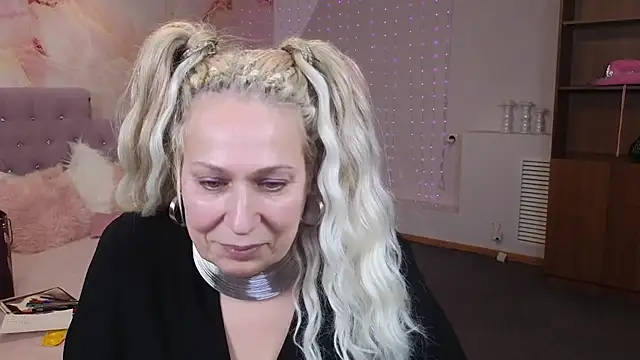 Snapshot of Penelope_Pinky chatting on January 22, 8:06 pm Penelope Pinky online show from January 22, 8:06 pm