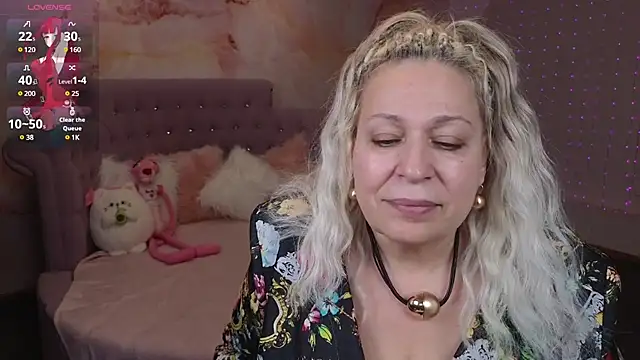 Snapshot of Penelope_Pinky chatting on February 2, 5:37 pm Penelope Pinky online show from February 2, 5:37 pm