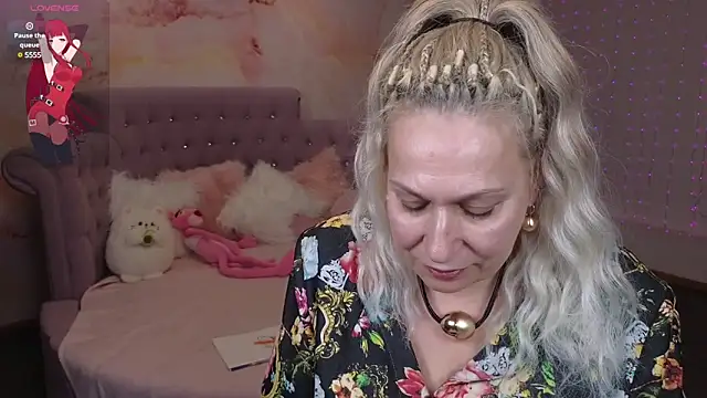 Snapshot of Penelope_Pinky chatting on February 2, 8:41 pm Penelope Pinky online show from February 2, 8:41 pm