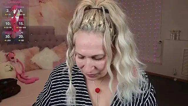 Snapshot of Penelope_Pinky chatting on February 3, 2:24 pm Penelope Pinky online show from February 3, 2:24 pm