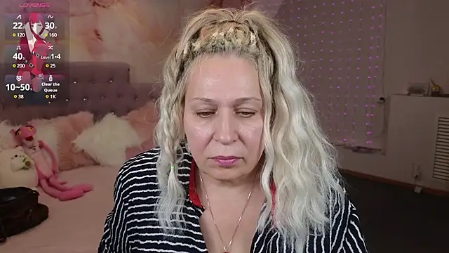 Snapshot of Penelope_Pinky chatting on February 3, 5:24 pm Penelope Pinky online show from February 3, 5:24 pm