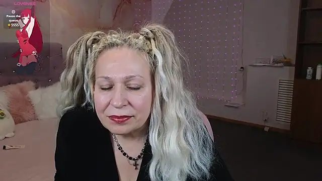 Snapshot of Penelope_Pinky chatting on February 4, 8:38 pm Penelope Pinky online show from February 4, 8:38 pm