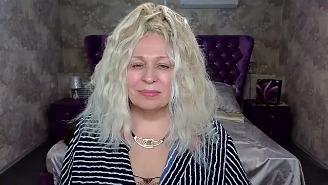 Snapshot of Penelope_Pinky chatting on February 5, 5:09 pm Penelope Pinky online show from February 5, 5:09 pm