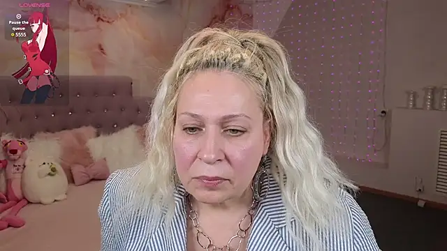 Snapshot of Penelope_Pinky chatting on February 6, 2:26 pm Penelope Pinky online show from February 6, 2:26 pm